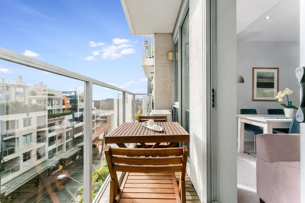 Trnt2 - St Leonards Gem Contemporary 2 Bedroom Sydney